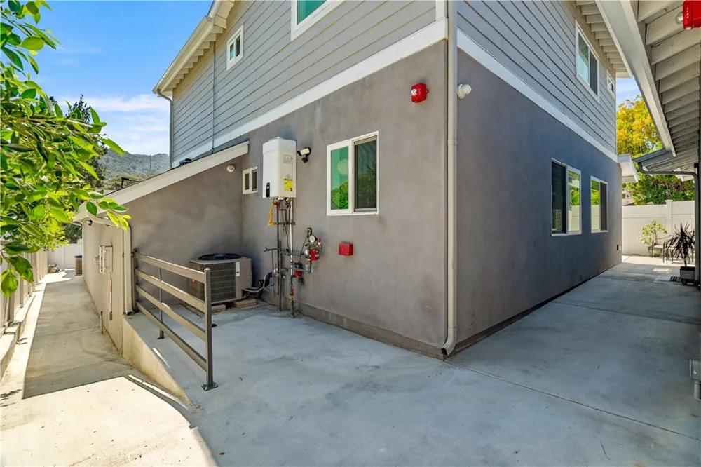 3419 Montrose Ave La Crescenta, CA 91214