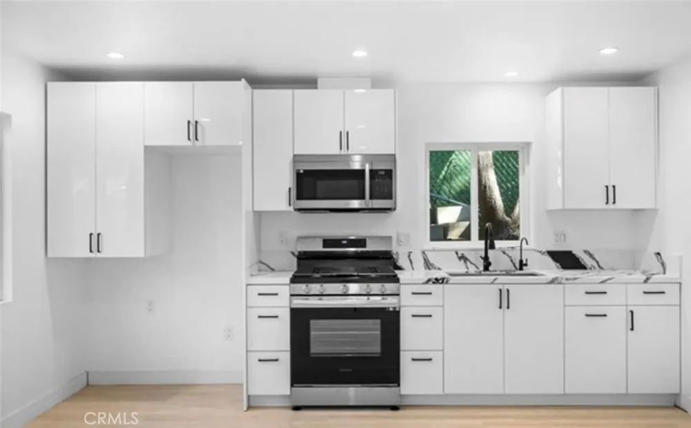 3419 Montrose Ave La Crescenta, CA 91214