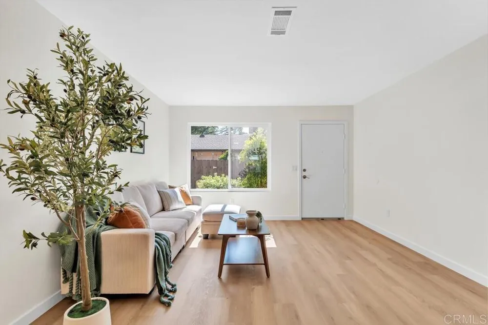 10107 Peaceful Court Santee, CA 92071