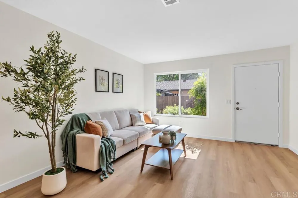10107 Peaceful Court Santee, CA 92071