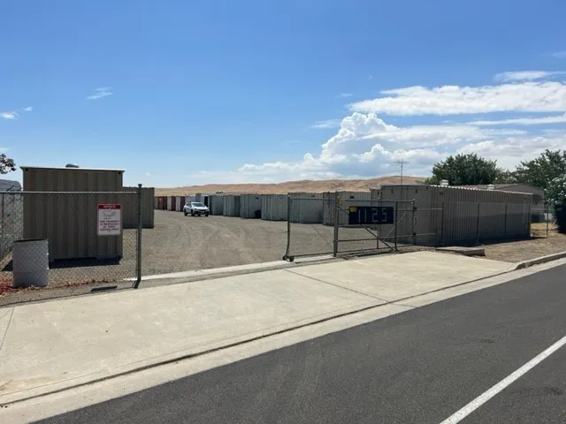 1075 W Elm Avenue Coalinga, CA 93210