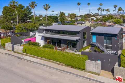 813 Palms