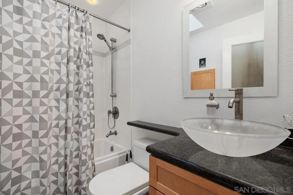 1435 Essex #7 San Diego, CA 92103