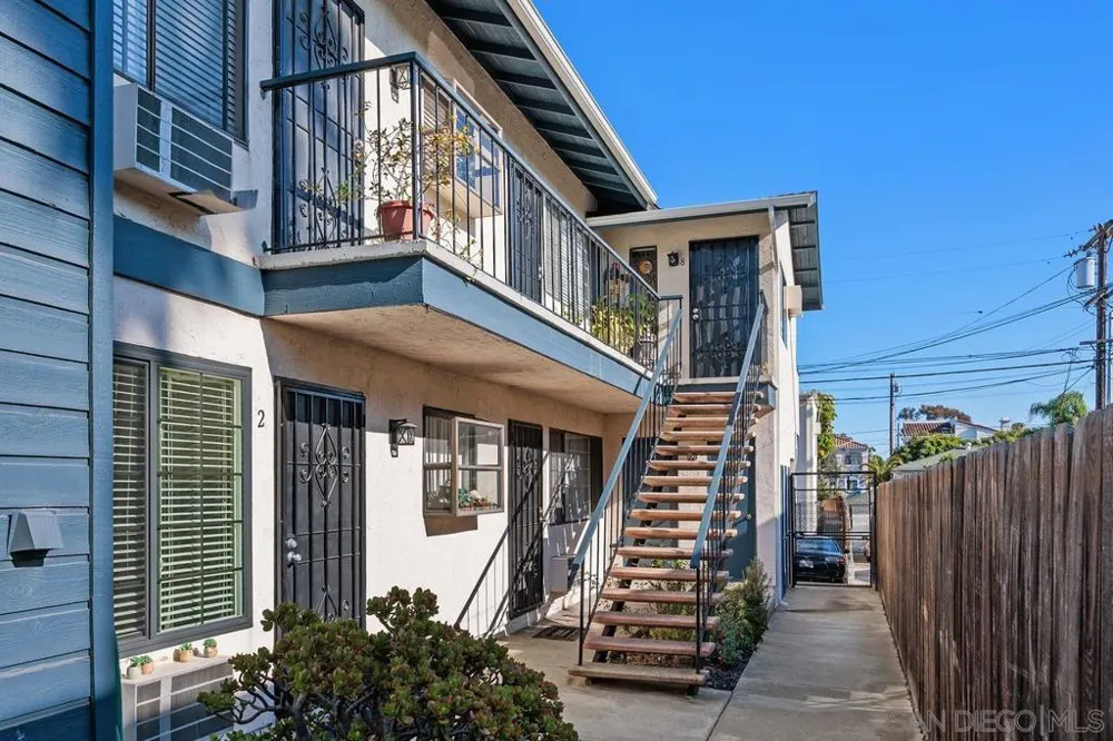 1435 Essex #7 San Diego, CA 92103