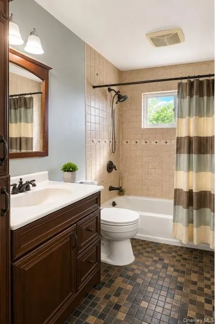 121 W Lake Drive Lindenhurst, NY 11757