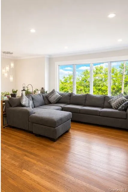 121 W Lake Drive Lindenhurst, NY 11757