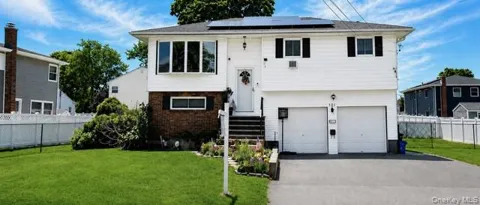 121 W Lake Drive