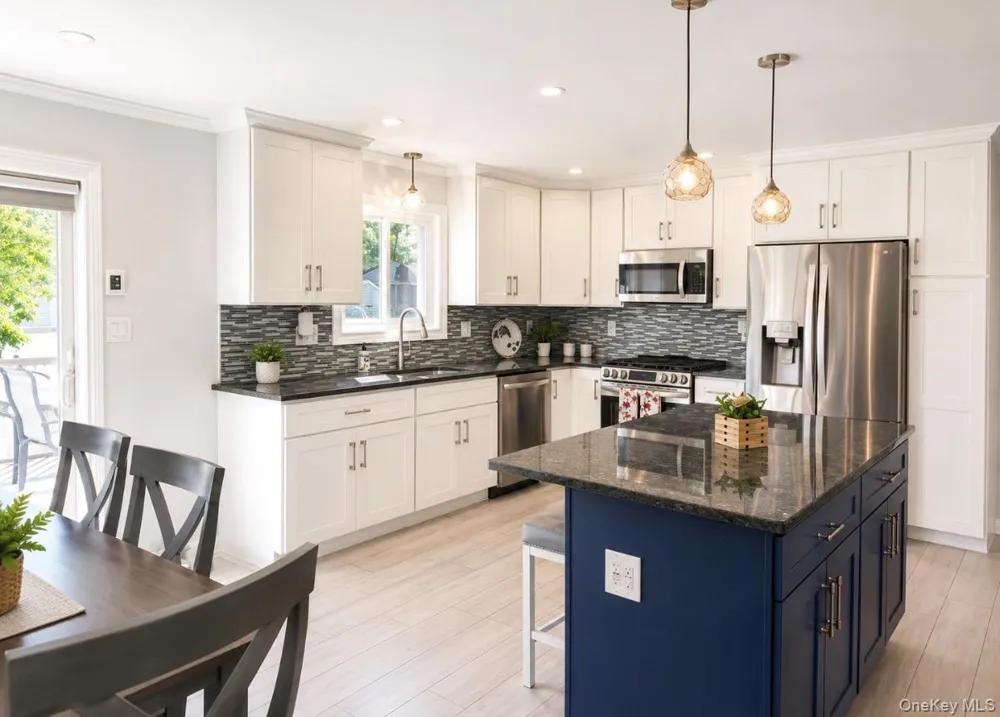 121 W Lake Drive Lindenhurst, NY 11757
