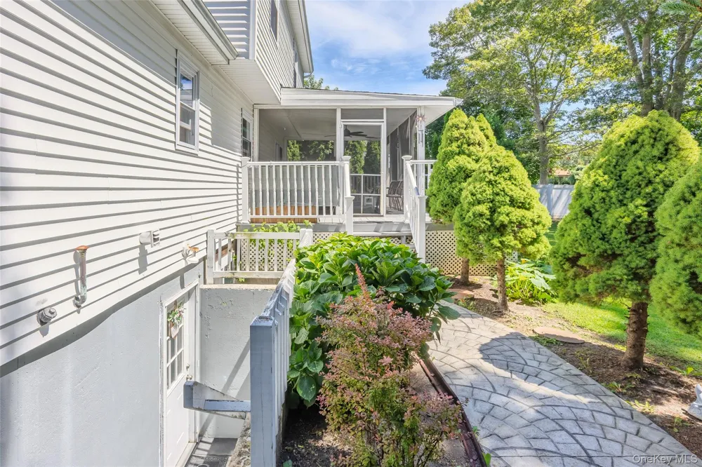 106 Chanel Drive E Shirley, NY 11967