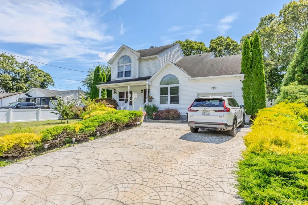 106 Chanel Drive E Shirley, NY 11967