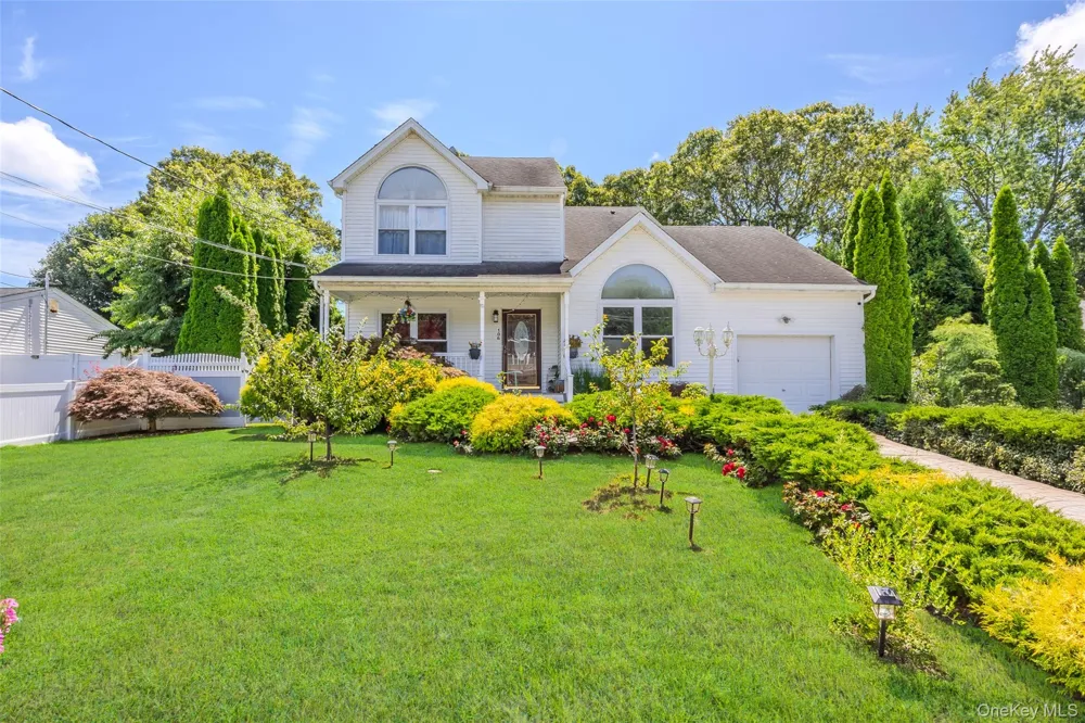106 Chanel Drive E Shirley, NY 11967
