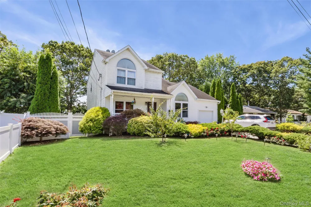 106 Chanel Drive E Shirley, NY 11967