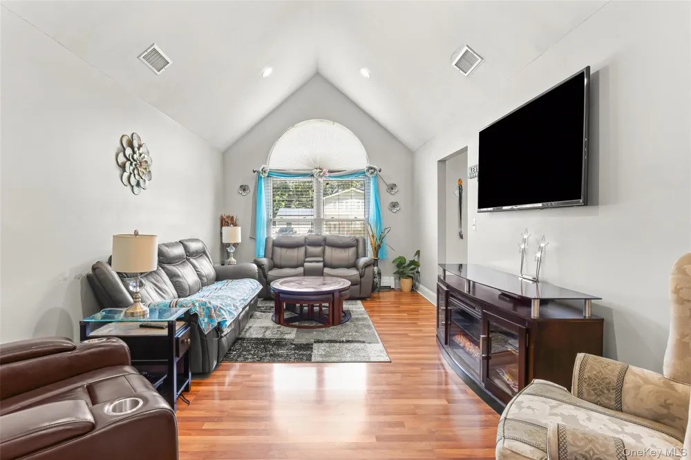 106 Chanel Drive E Shirley, NY 11967