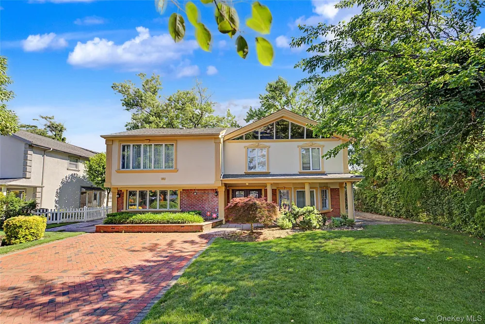 159 South Drive Manhasset Hills, NY 11040