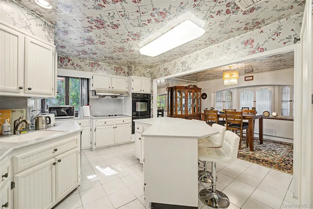 159 South Drive Manhasset Hills, NY 11040