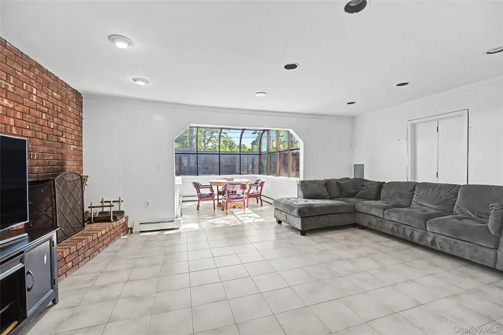 159 South Drive Manhasset Hills, NY 11040