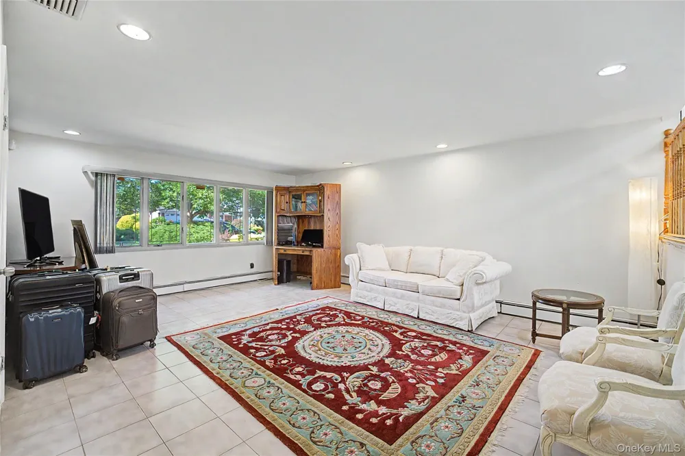 159 South Drive Manhasset Hills, NY 11040