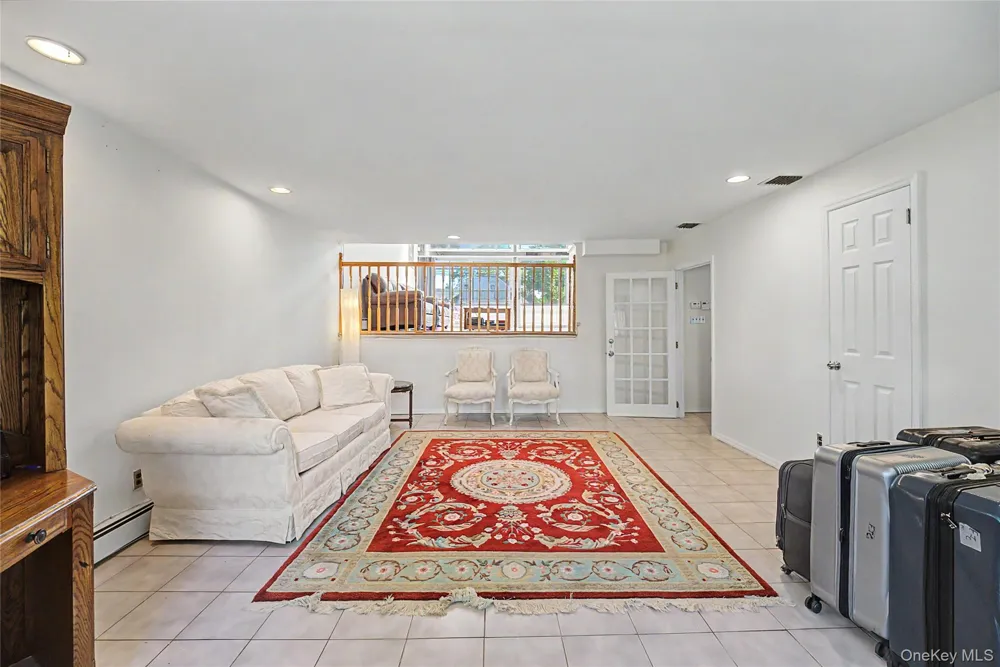 159 South Drive Manhasset Hills, NY 11040