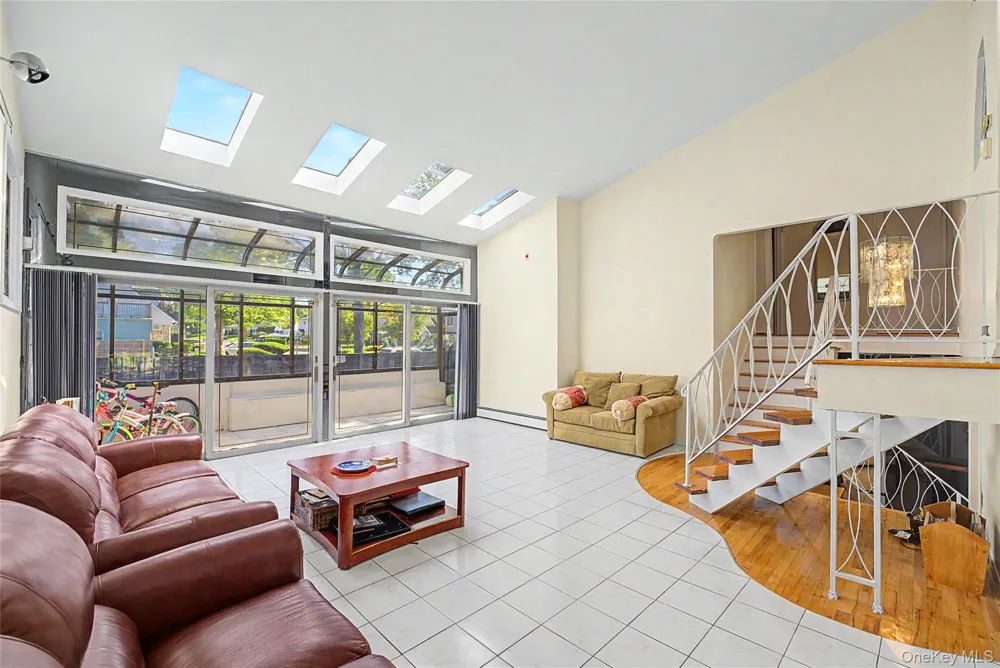 159 South Drive Manhasset Hills, NY 11040