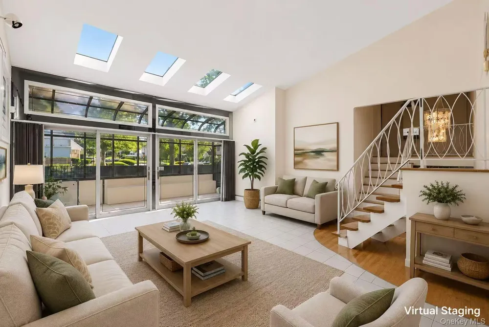 159 South Drive Manhasset Hills, NY 11040