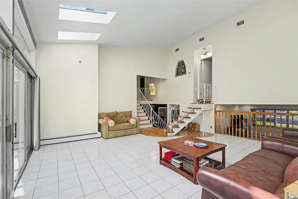 159 South Drive Manhasset Hills, NY 11040