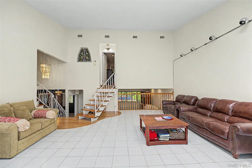 159 South Drive Manhasset Hills, NY 11040