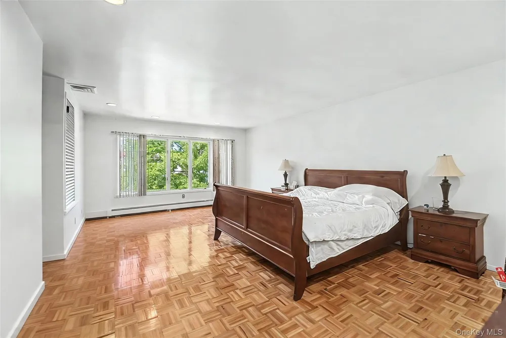 159 South Drive Manhasset Hills, NY 11040