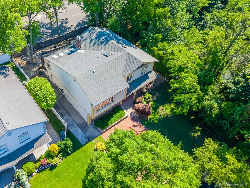 159 South Drive Manhasset Hills, NY 11040