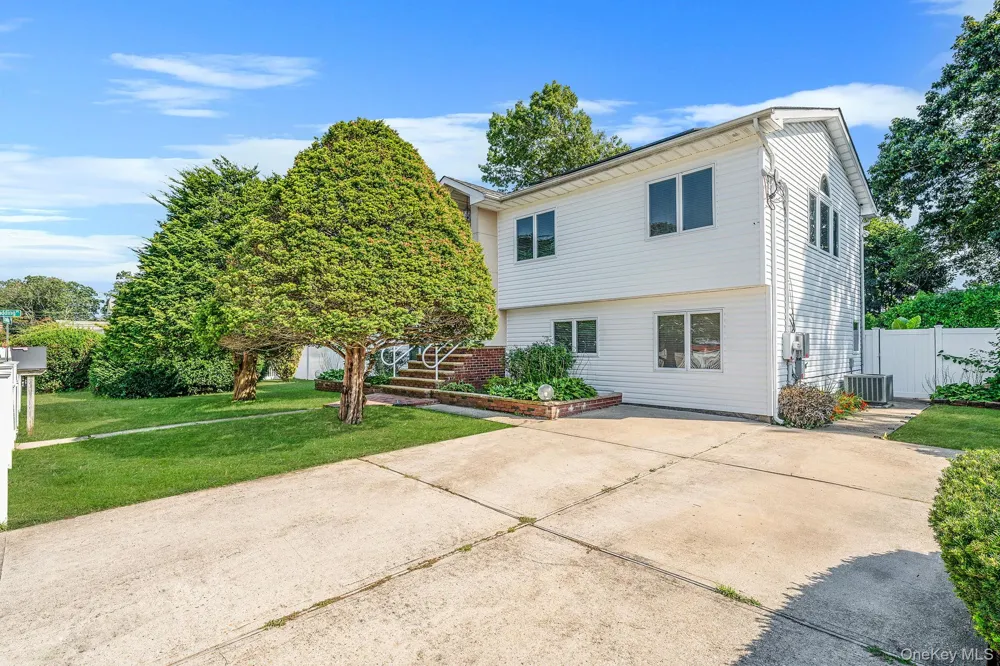 540 Scudder Avenue Copiague, NY 11726