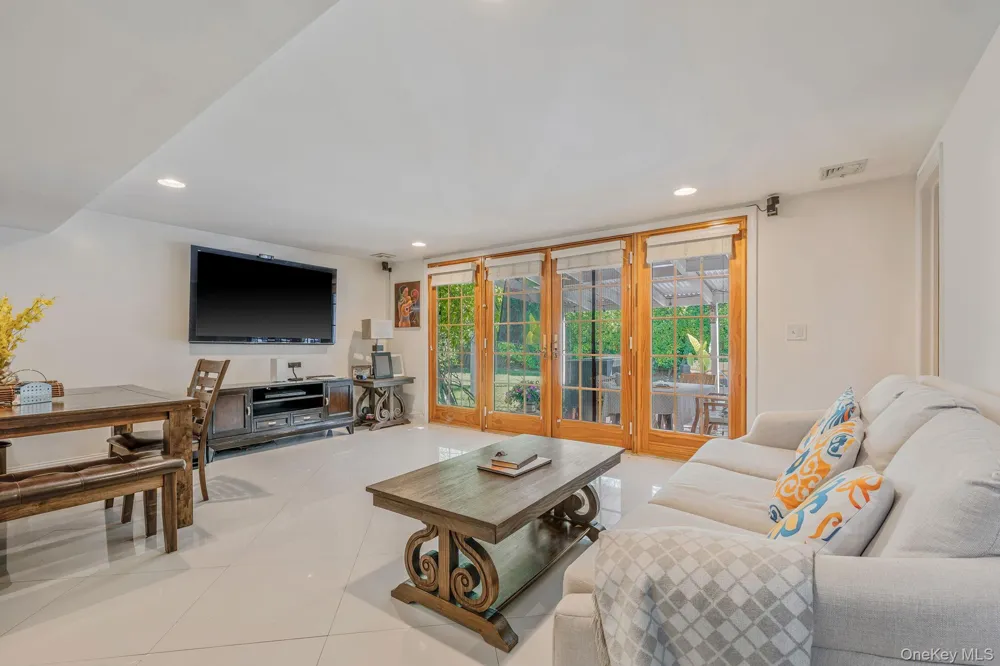 540 Scudder Avenue Copiague, NY 11726