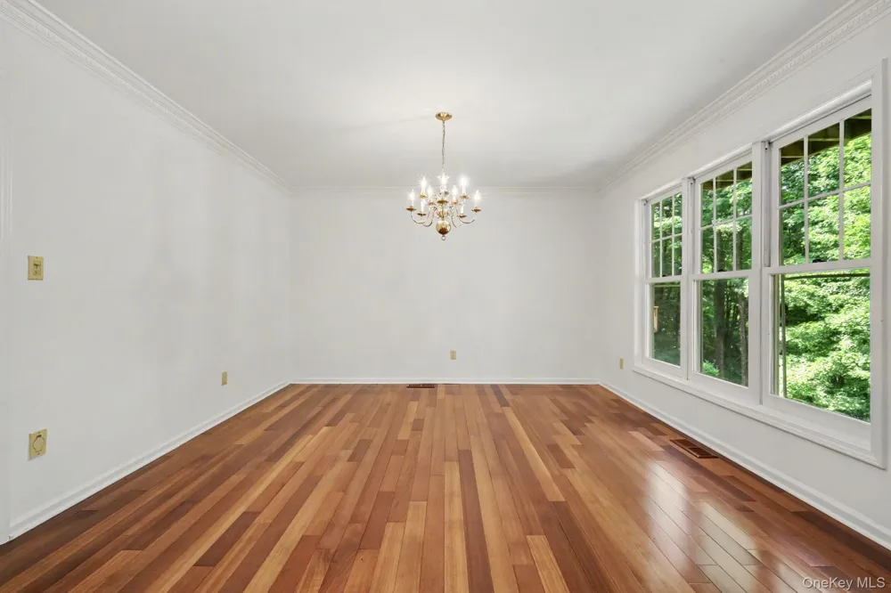 4 Annes Wood Lane Mount Kisco, NY 10549