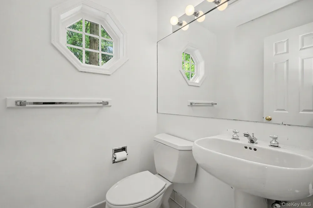 4 Annes Wood Lane Mount Kisco, NY 10549