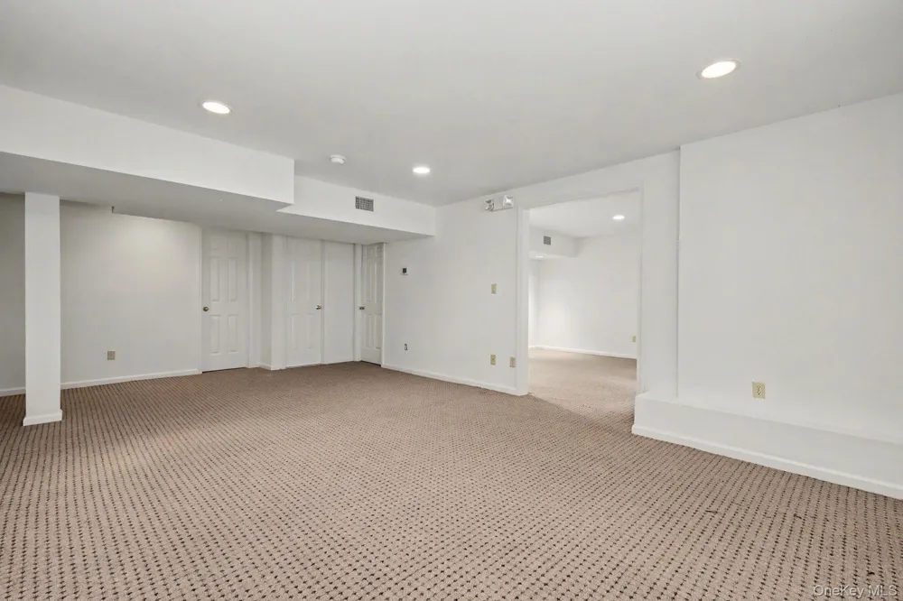 4 Annes Wood Lane Mount Kisco, NY 10549