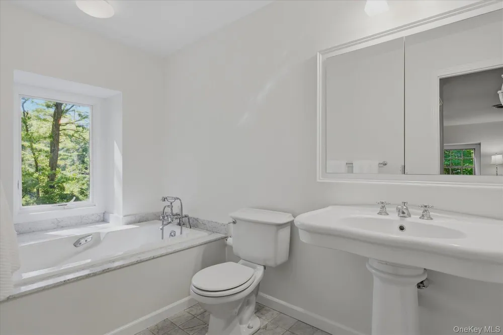44 Georgica Close Road East Hampton, NY 11937