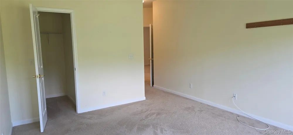 22 Cricket Court Shirley, NY 11967