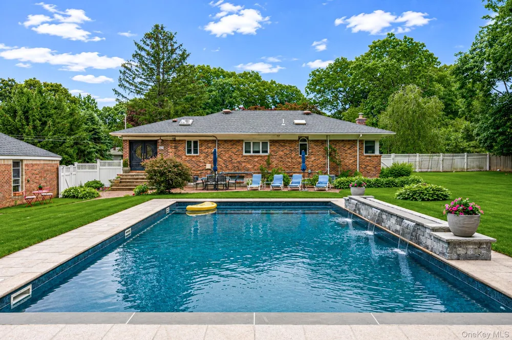 199 Dix Hills Road Dix Hills, NY 11746
