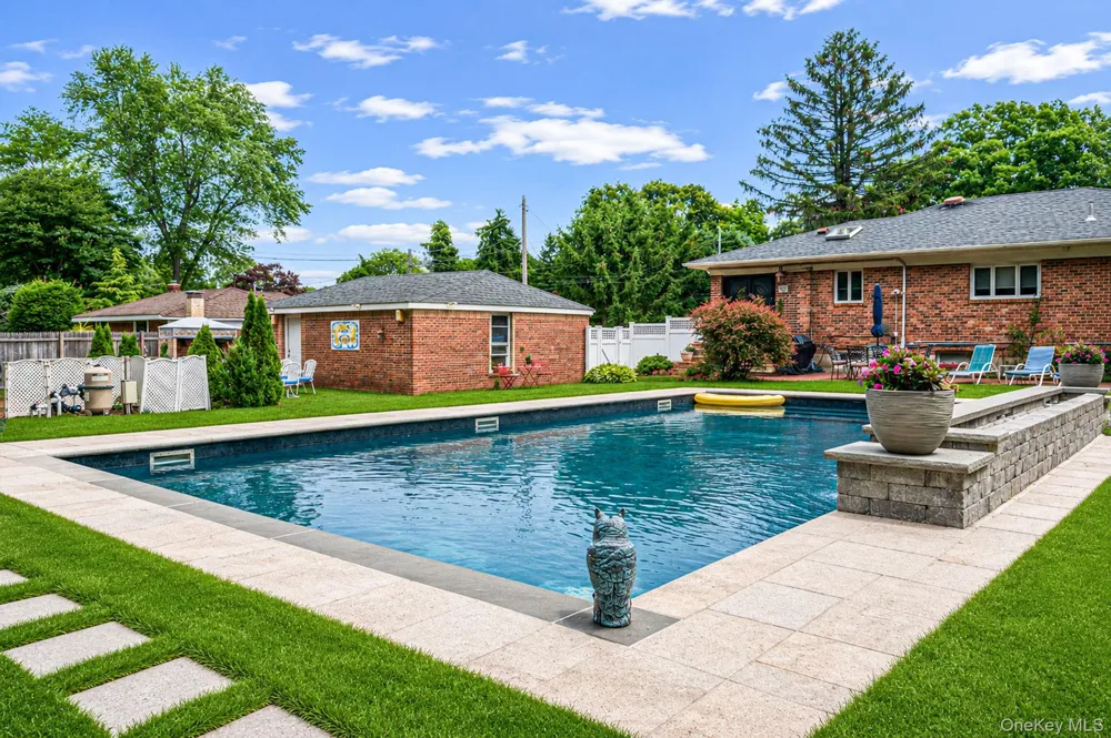 199 Dix Hills Road Dix Hills, NY 11746