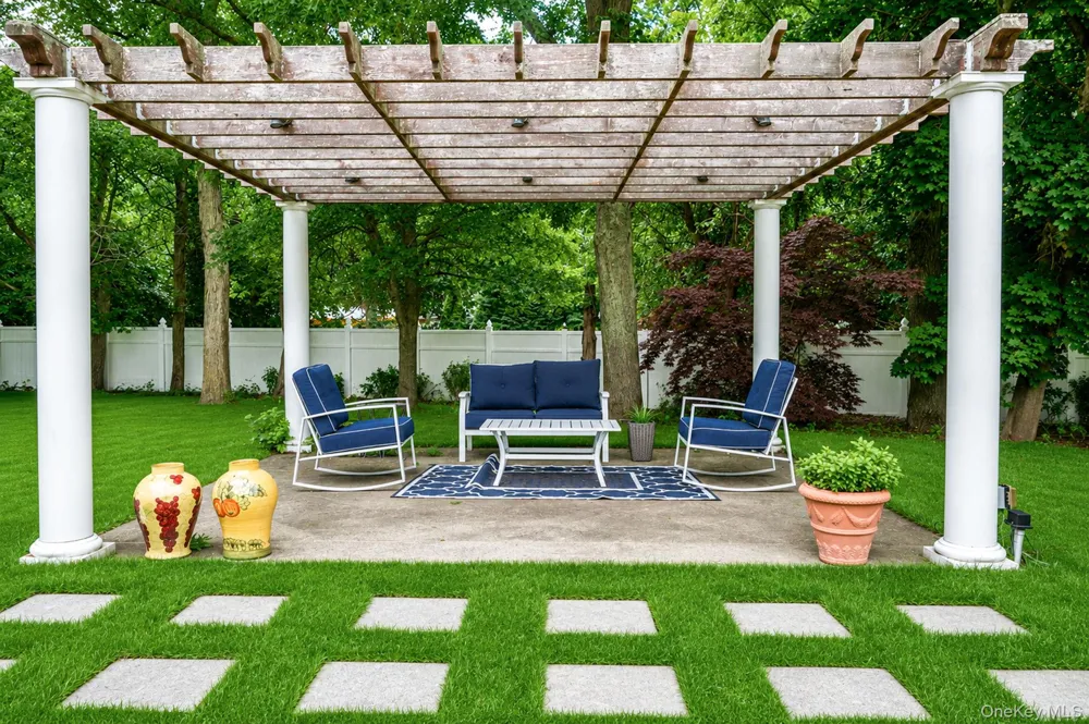199 Dix Hills Road Dix Hills, NY 11746