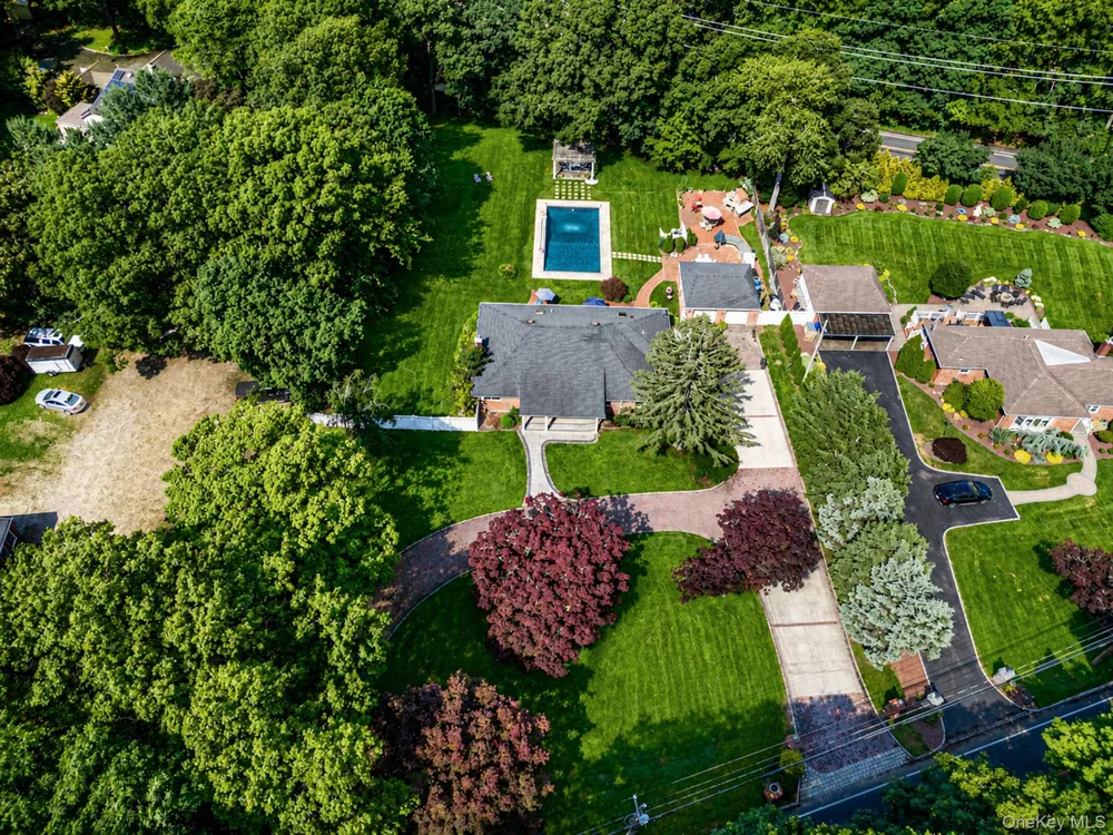 199 Dix Hills Road Dix Hills, NY 11746