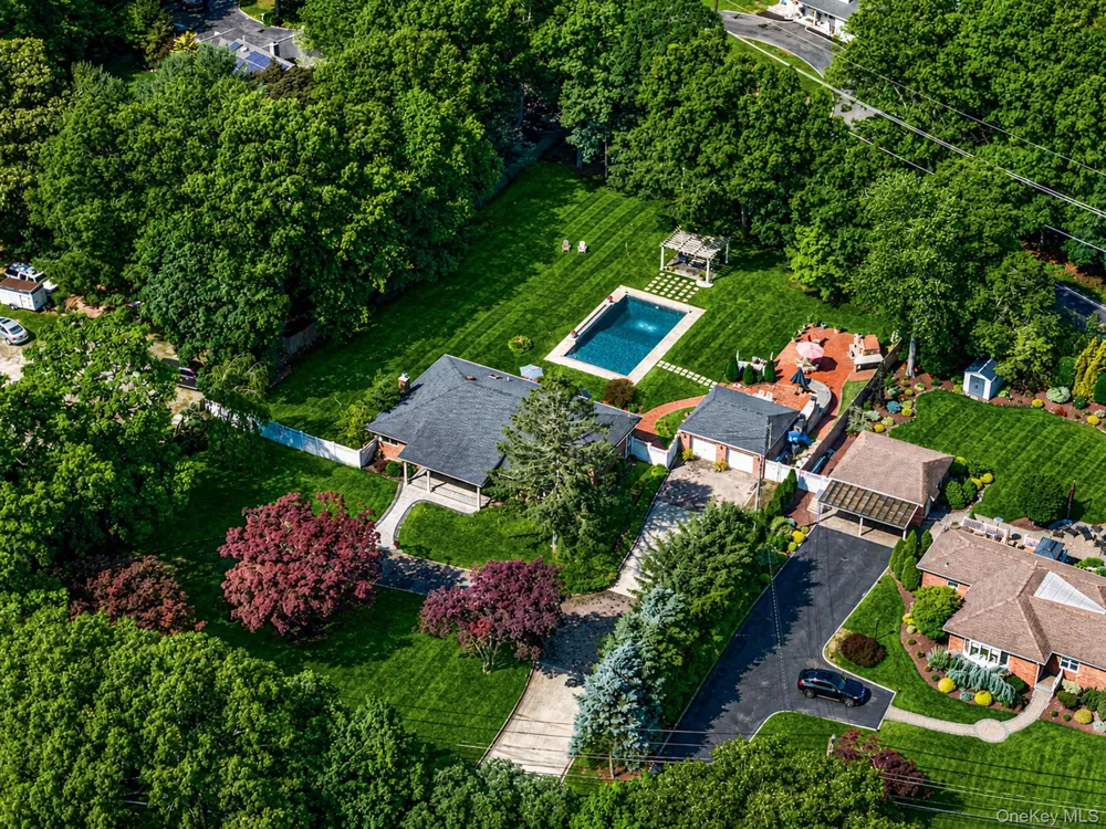 199 Dix Hills Road Dix Hills, NY 11746