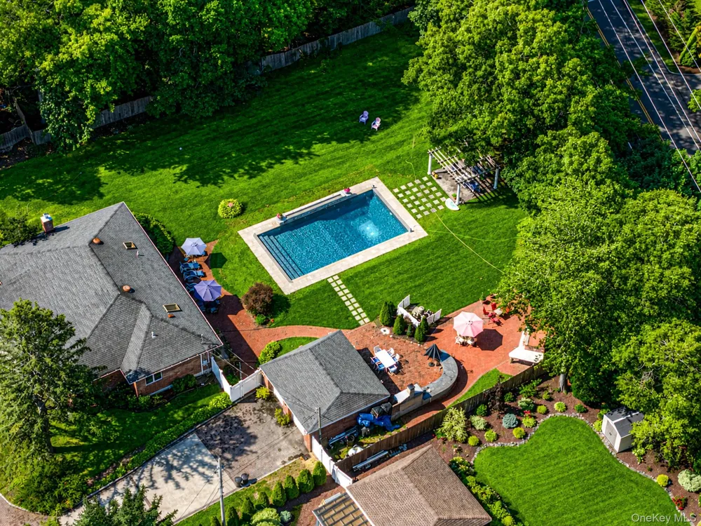 199 Dix Hills Road Dix Hills, NY 11746