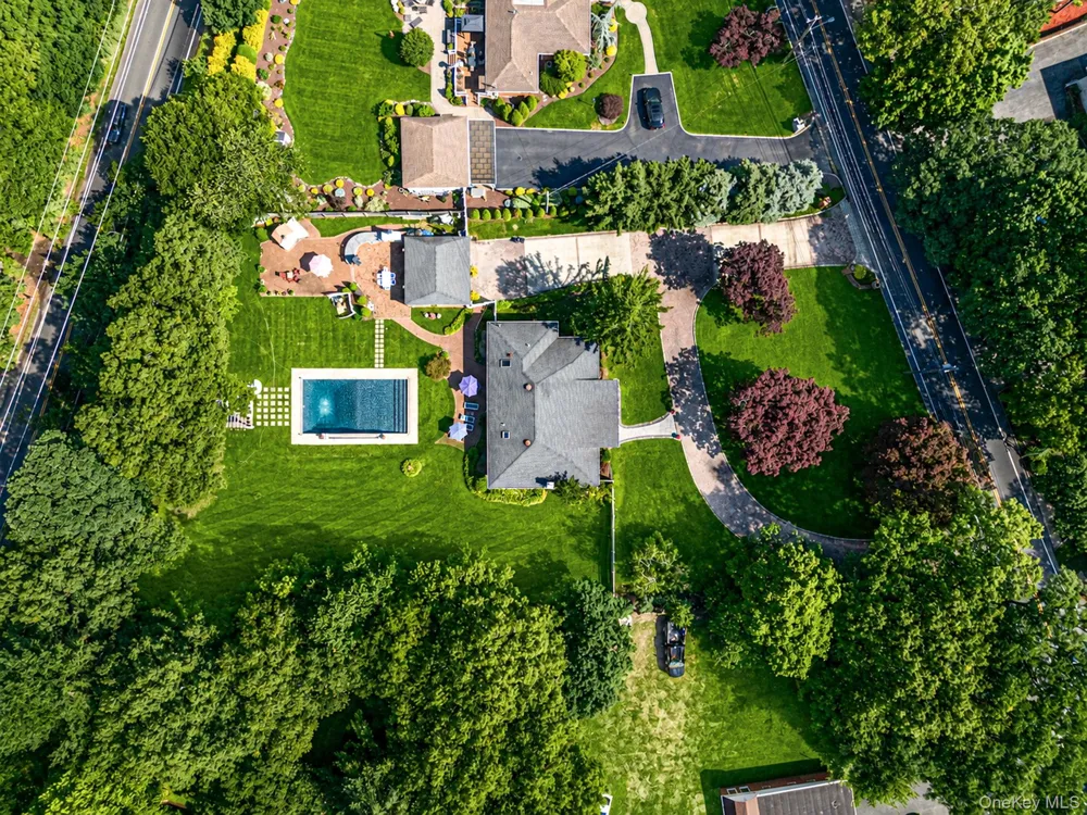 199 Dix Hills Road Dix Hills, NY 11746