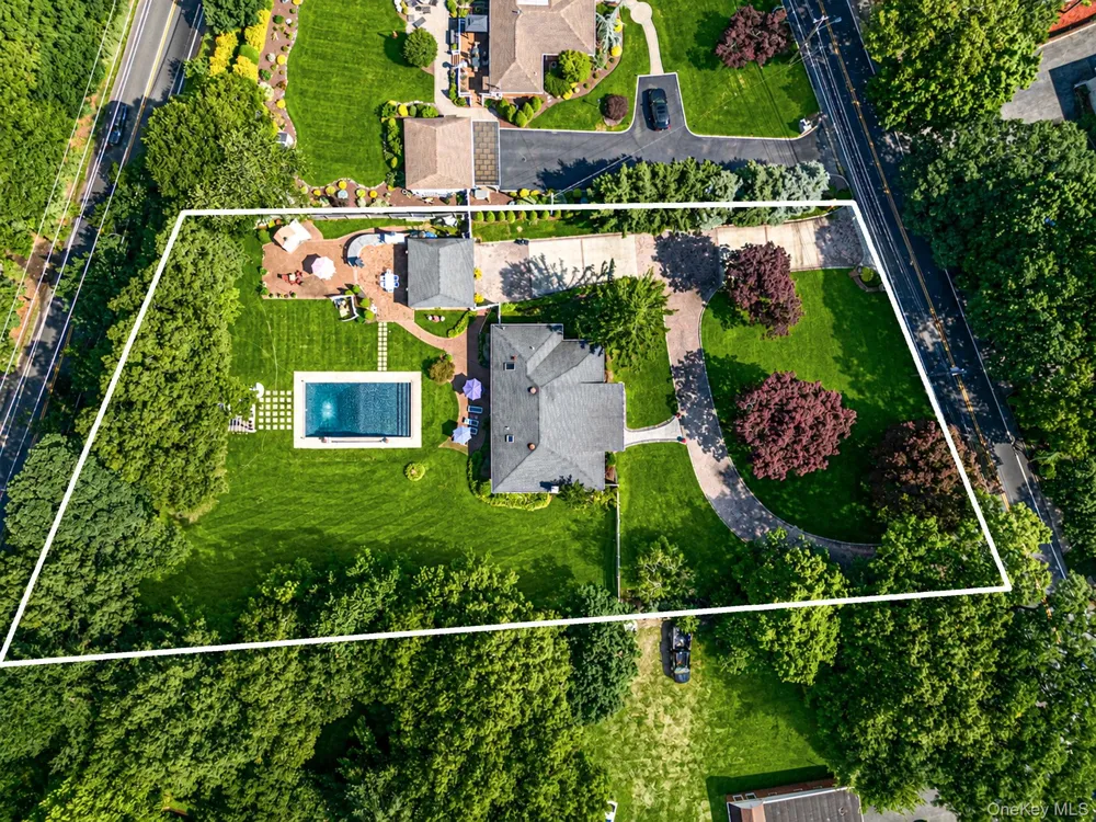 199 Dix Hills Road Dix Hills, NY 11746