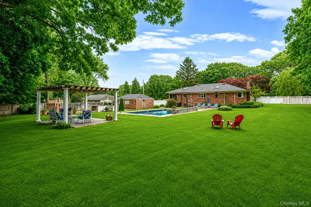 199 Dix Hills Road Dix Hills, NY 11746
