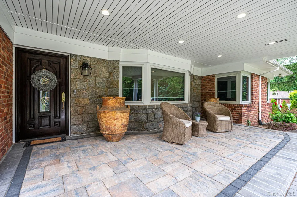 199 Dix Hills Road Dix Hills, NY 11746
