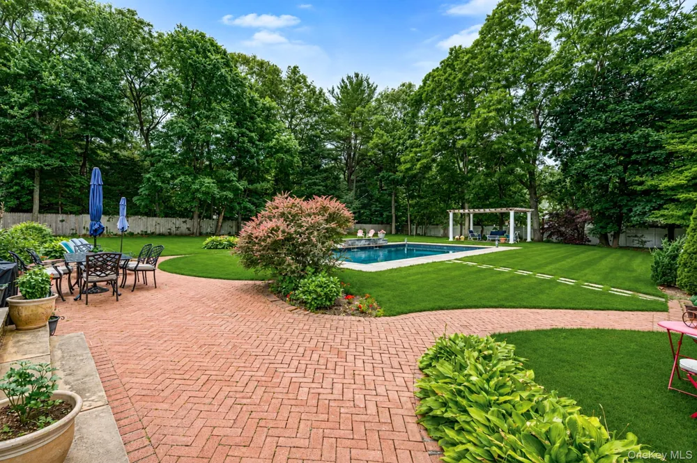 199 Dix Hills Road Dix Hills, NY 11746