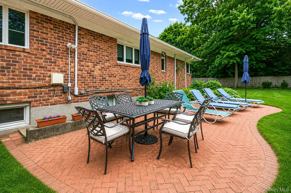 199 Dix Hills Road Dix Hills, NY 11746