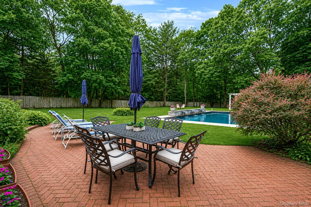 199 Dix Hills Road Dix Hills, NY 11746