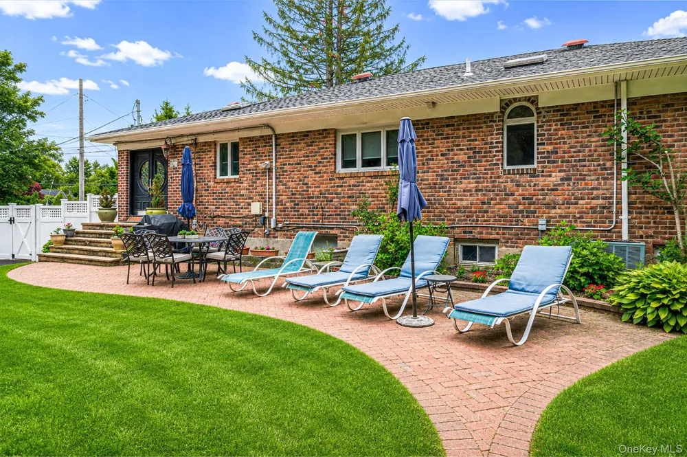 199 Dix Hills Road Dix Hills, NY 11746
