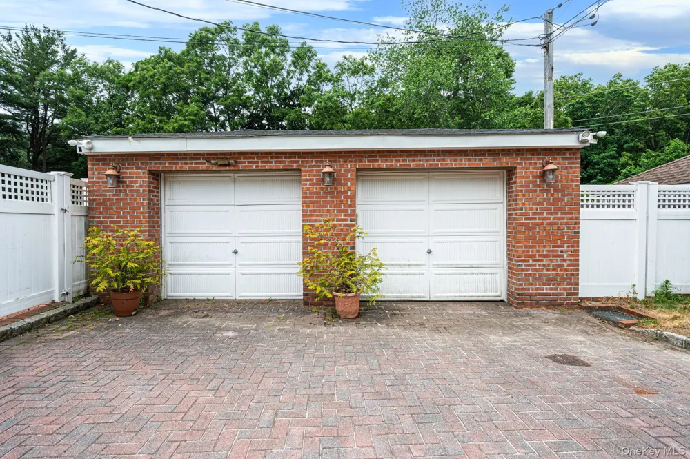 199 Dix Hills Road Dix Hills, NY 11746